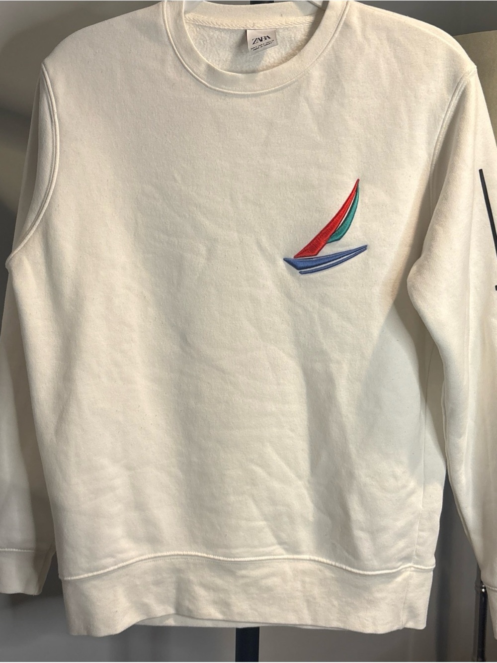 Zara Men’s Cream Crewneck Sweatshirt with Multicolor Sailboat Embroidery